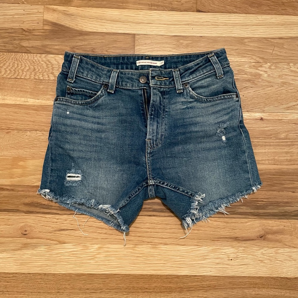 Levi’s denim cut off shorts size 27